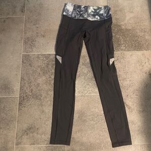IVIVVA Gray Leggings with Blue Patterned Waistband